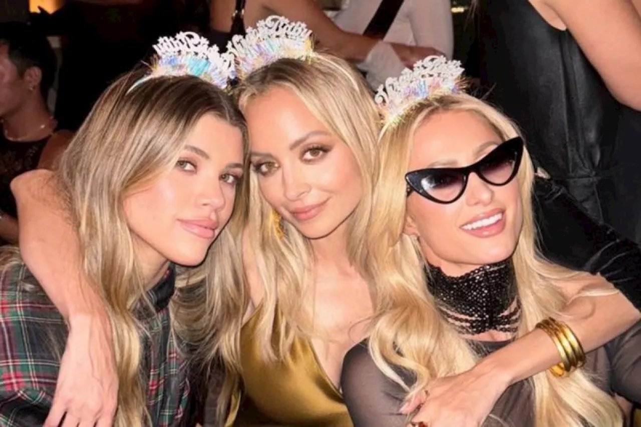 Paris Hilton bagikan foto-foto di pesta ulang tahun Nicole Richie