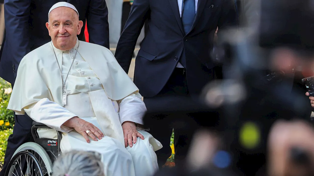 Papst Franziskus hat wegen einer Erkältung seine öffentlichen Auftritte abgesagt.