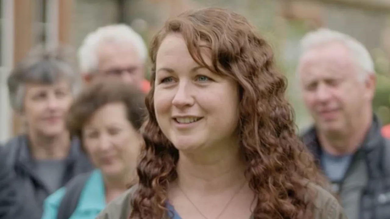 Antiques Roadshow guest stunned to discover her Louis Vuitton trunk is worth £2,000