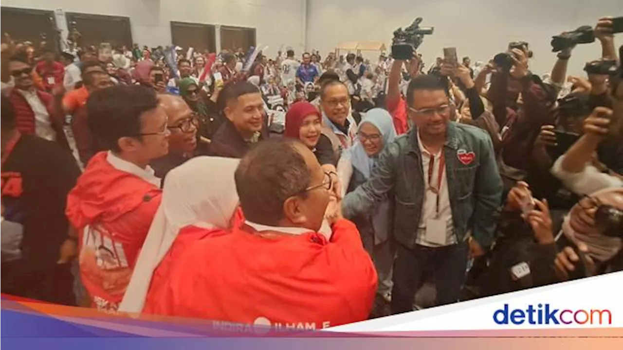 Danny Pomanto dan Ilham Arief Sirajuddin Foto Bareng Paslon Pilkada Makassar 2024