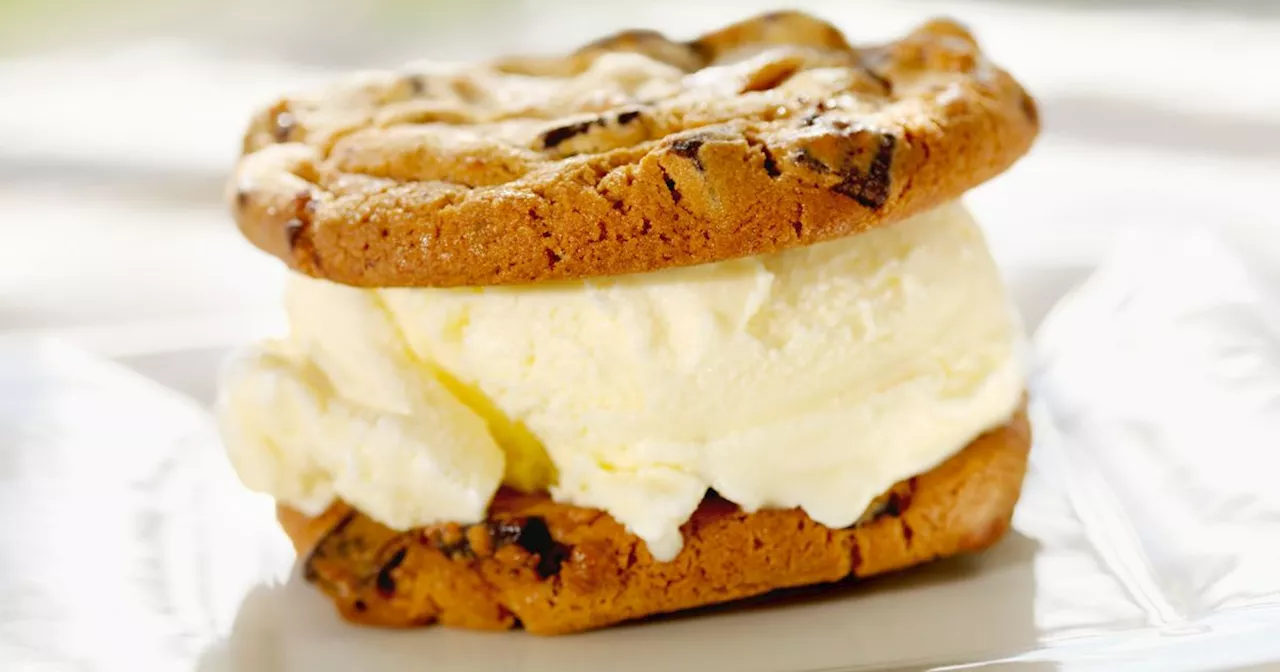 This Ice Cream Hack Creates A Perfect Sandwich With Zero Mess