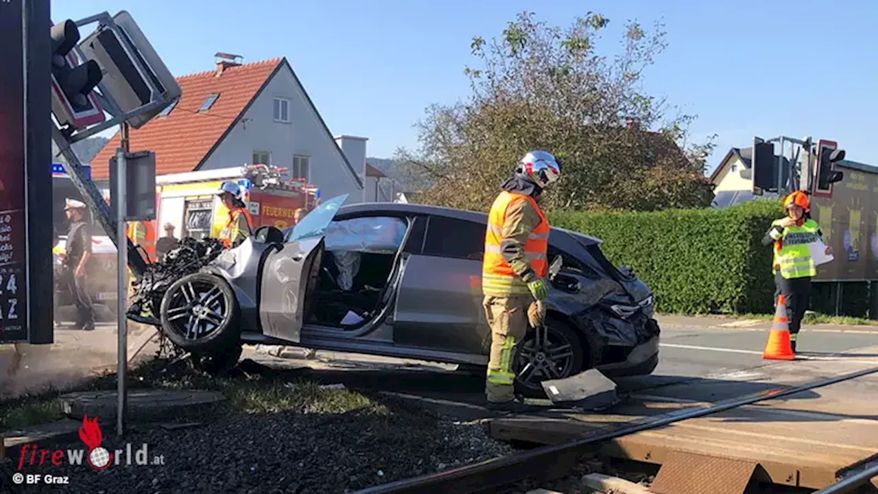 Stmk: Pkw-Zusammenstoß mit Zug in Graz → Riesenglück für Fahrzeuglenker