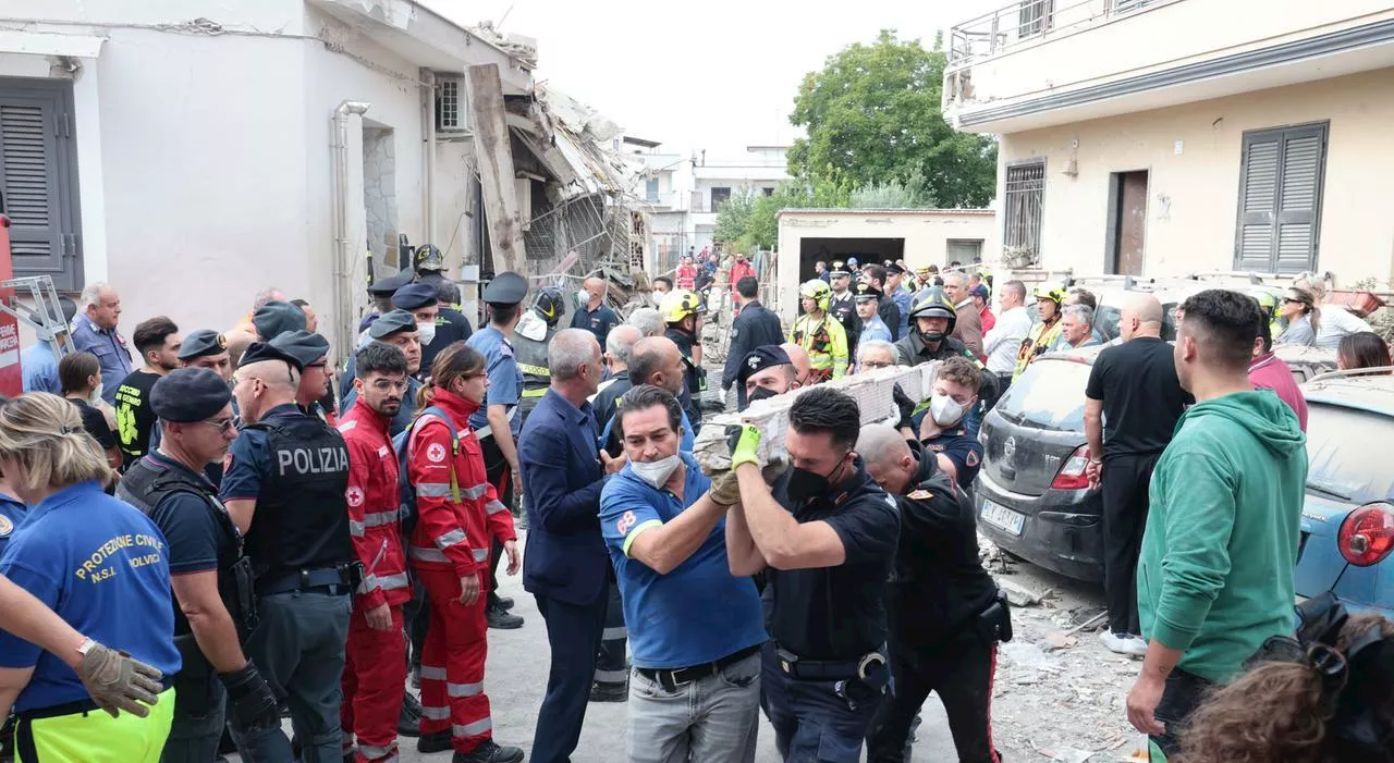 Palazzina crollata a Saviano, il miracolo di Gennarino: sopravvissuto a 2 anni per ore sotto le macerie. Le do