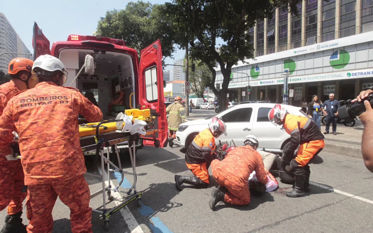 Detran.RJ e bombeiros fazem simulação de acidente com socorro no Centro do Rio