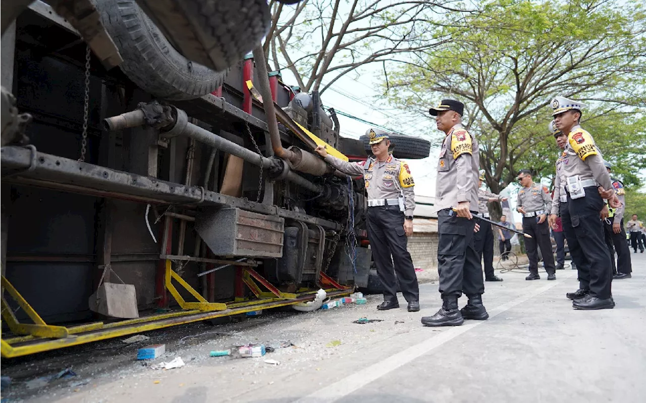 Kecelakaan Maut Bus Surya Bali Vs Truk Tronton di Pantura Pati, 6 Orang Tewas