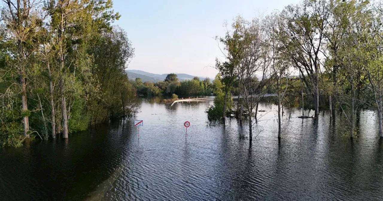 Folgen der Flut: Aufräumen geht weiter, Ärger um Diebe, Geologen gesucht