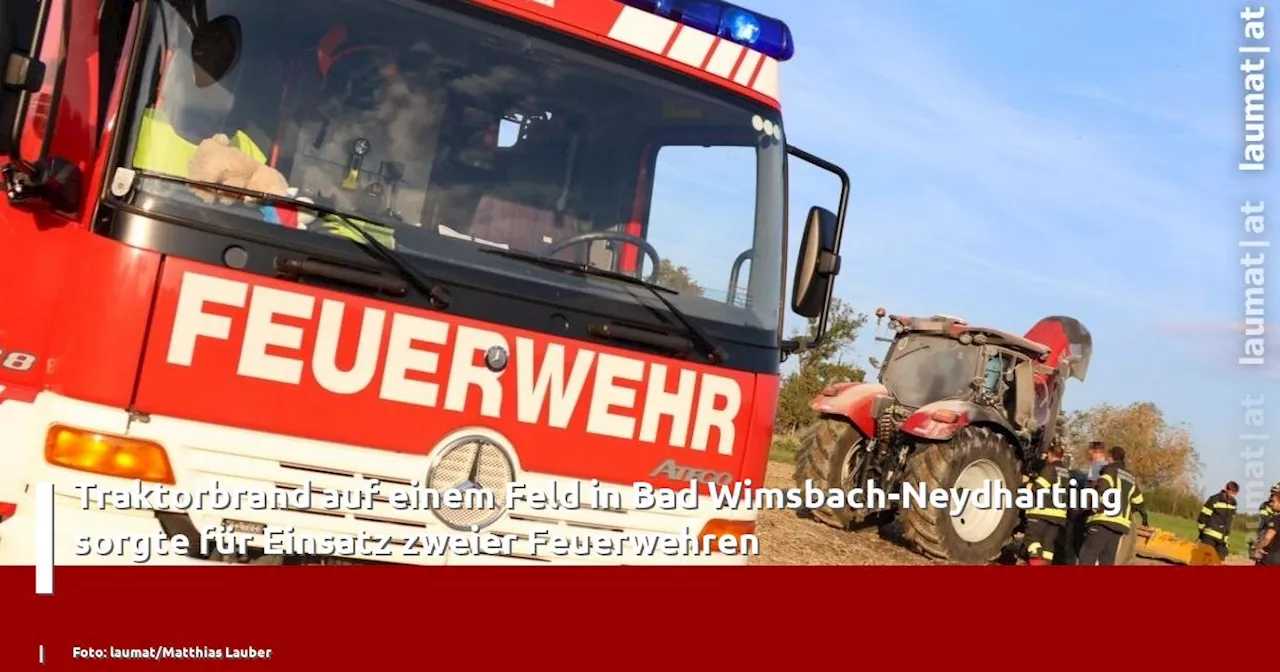 Traktorbrand auf einem Feld in Bad Wimsbach-Neydharting sorgte für Einsatz zweier Feuerwehren