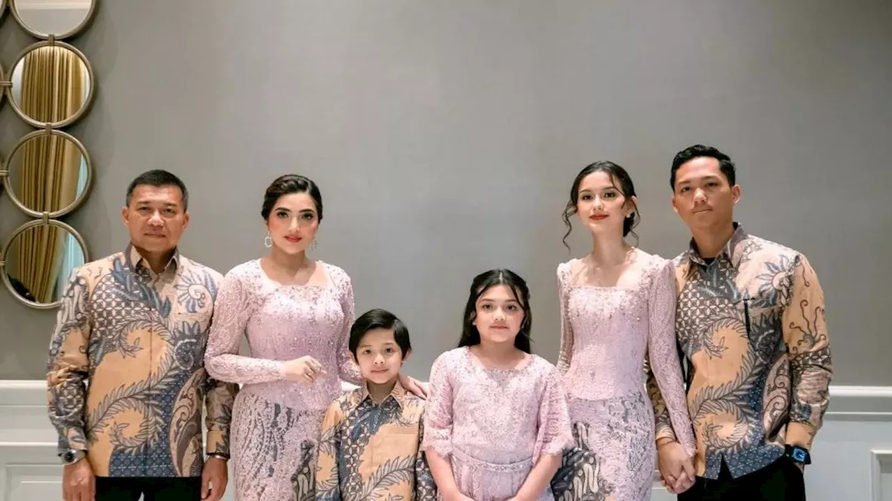 Gaya Elegan Keluarga Anang dan Ashanty Pakai Seragam Keluarga, Kebaya Jadi Pilihan Utama