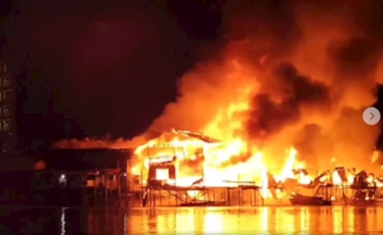 In Sarawak, blaze in Kampung Hilir destroys 15 houses, including heritage home of radio DJ Iskandar Joni (VIDEO)