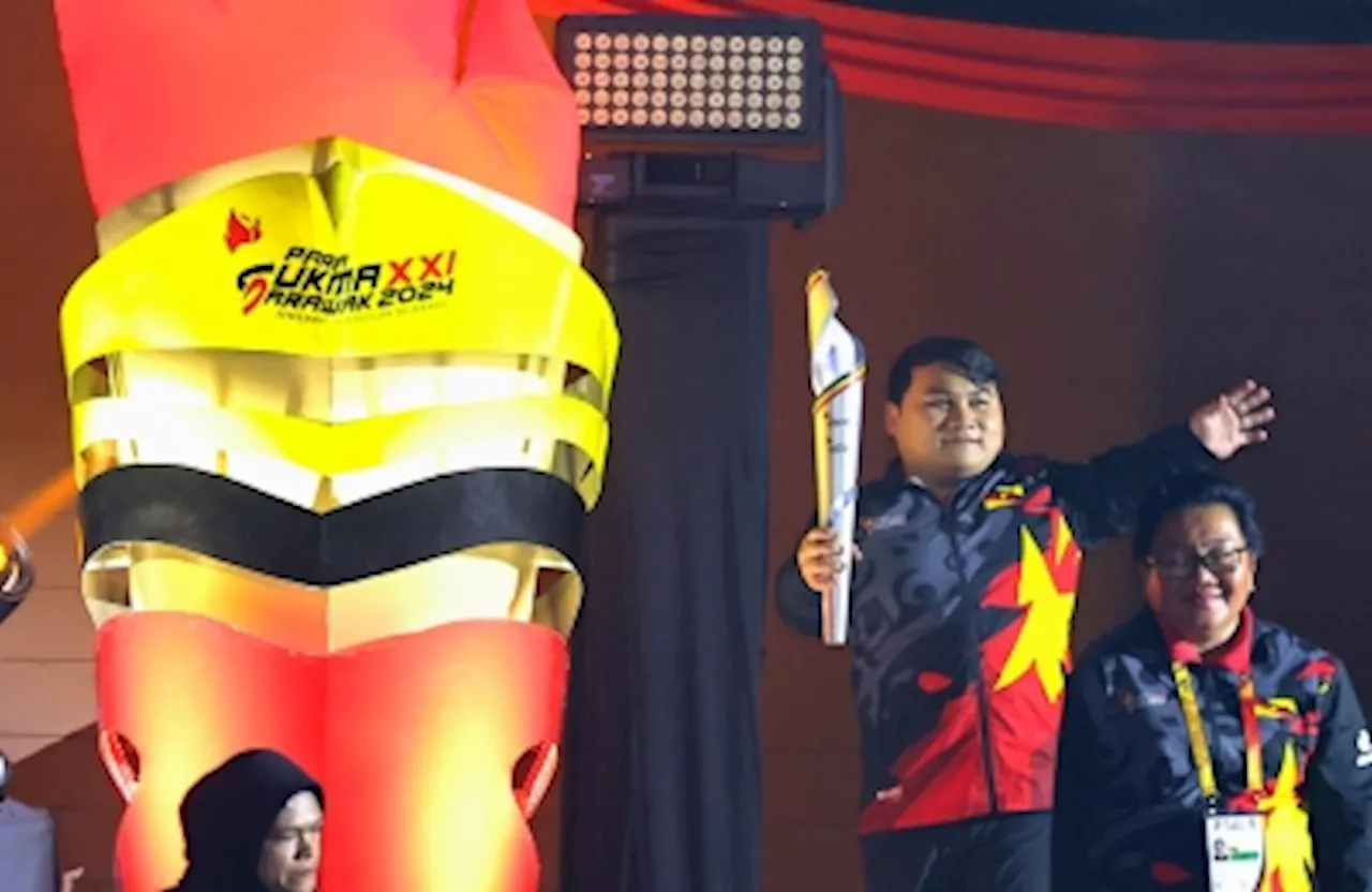 Powerlifting champion Bonnie ignites Para Sukma 2024 torch in dazzling opening ceremony