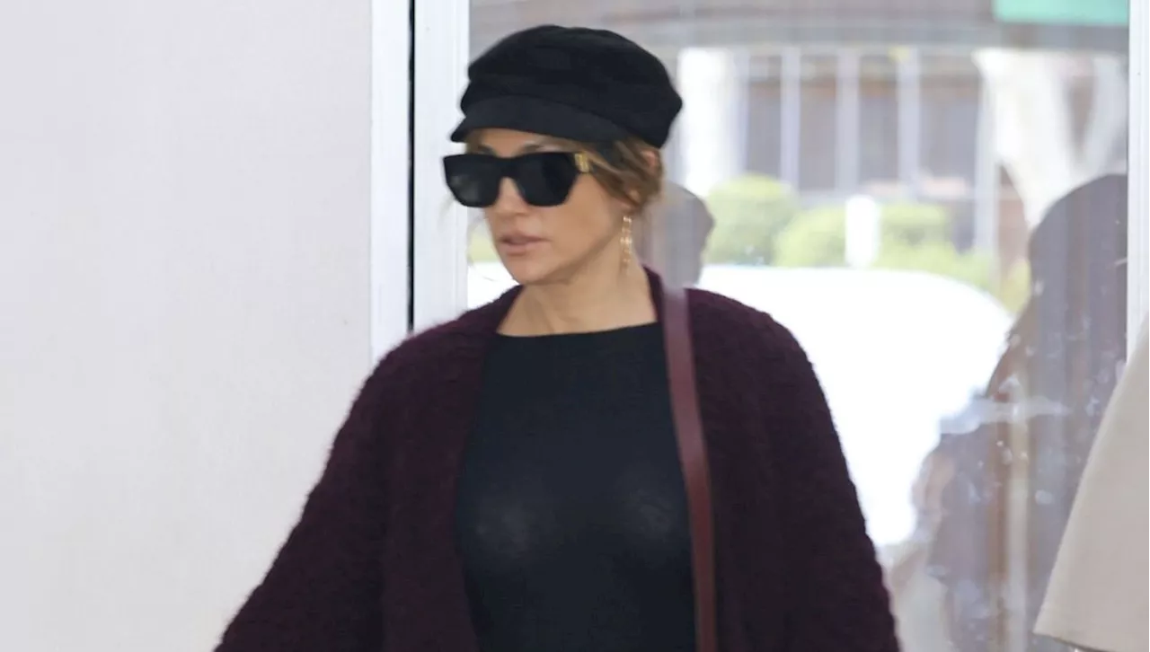 Jennifer Lopez Pairs Flare Jeans and a Fringe Suede Crossbody Like It's 2013 Again