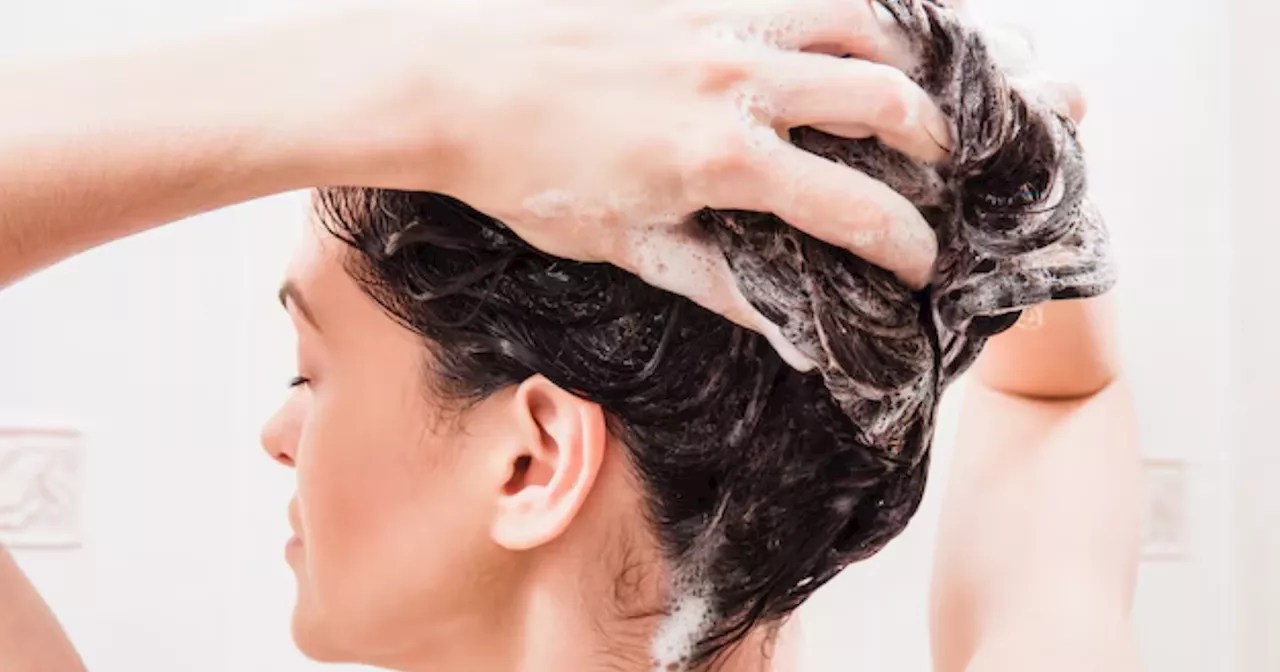 Hair Care: 1 हफ्ते में कितनी बार बाल धोने चाहिए? हेयर एक्सपर्ट ने बताया लंबे मजबूत बालों का सीक्रेट