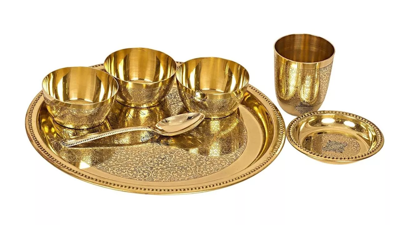 Brass Dinner Set Price: राजशाही अंदाज में करनी हो मेजबानी, तो सस्ते दाम में ऑर्डर करें रॉयल लुक वाला ये डिनर सेट