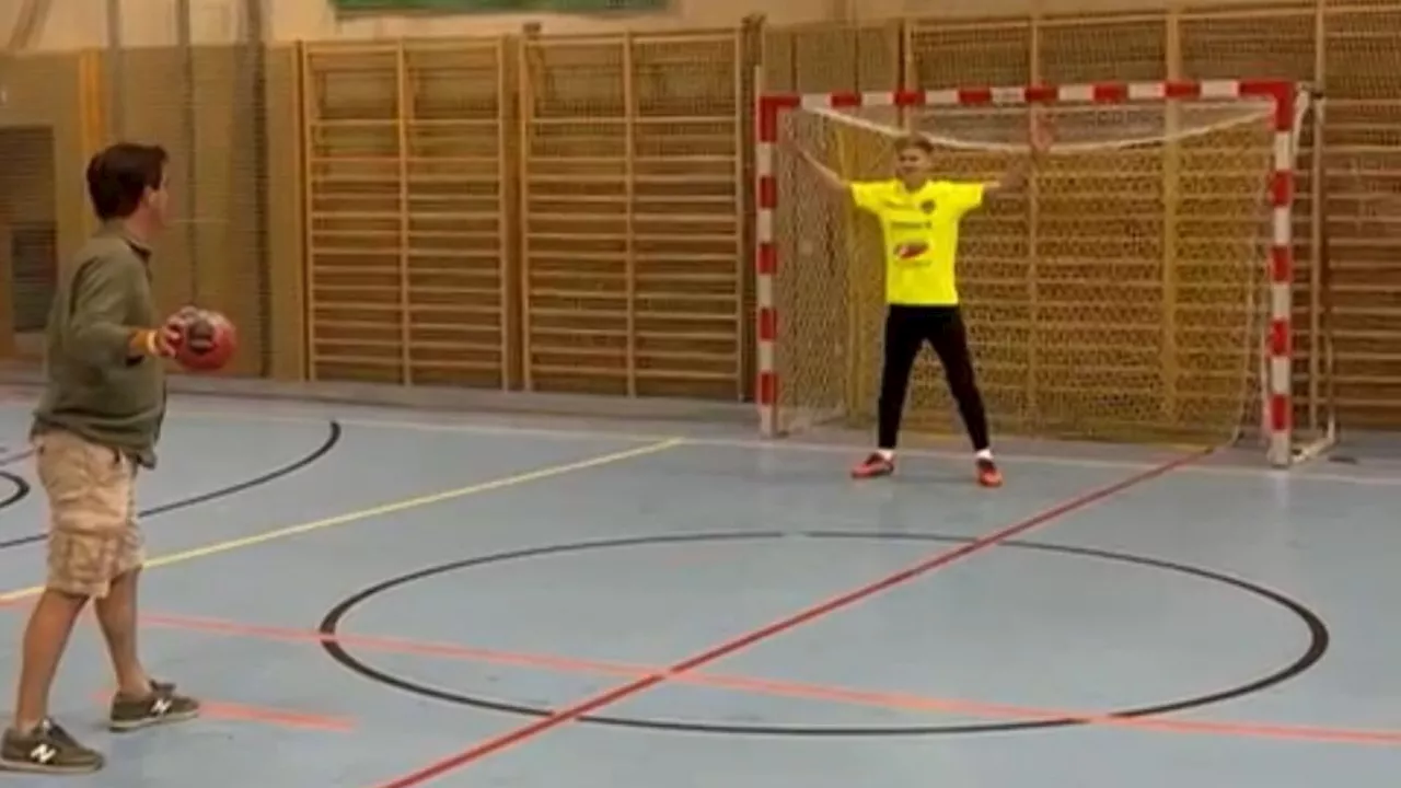 Fußballgoalie versuchte sich im Handballtor