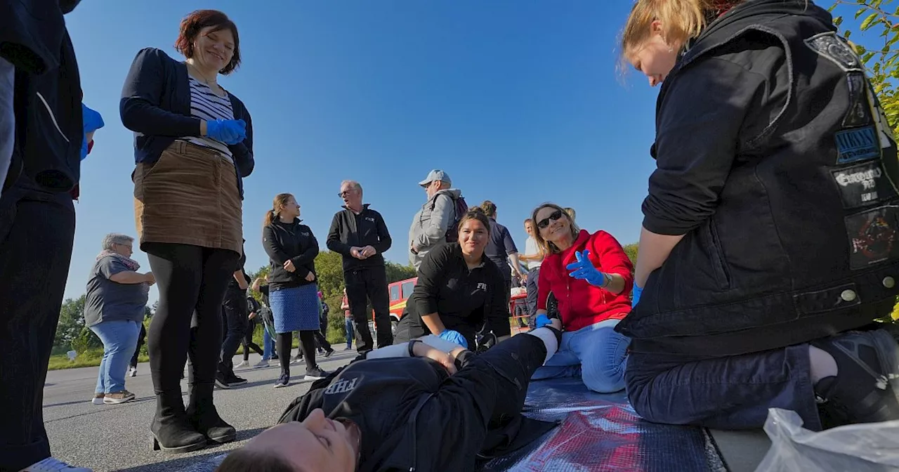 Lebensretter aus der Nachbarschaft: Eine besondere Aktion des DRK soll in Bünde aufrütteln