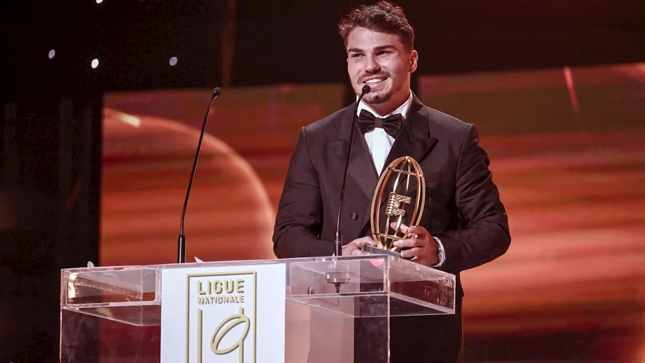 Antoine Dupont sacré meilleur joueur du Top 14 et meilleur international français, le palmarès complet de...