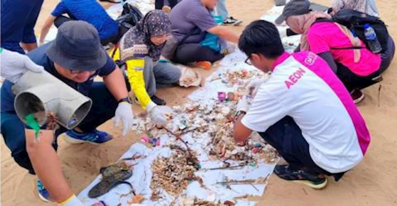 17,160 Cigarette Butts Collected During World Clean Up Day at Saujana Beach