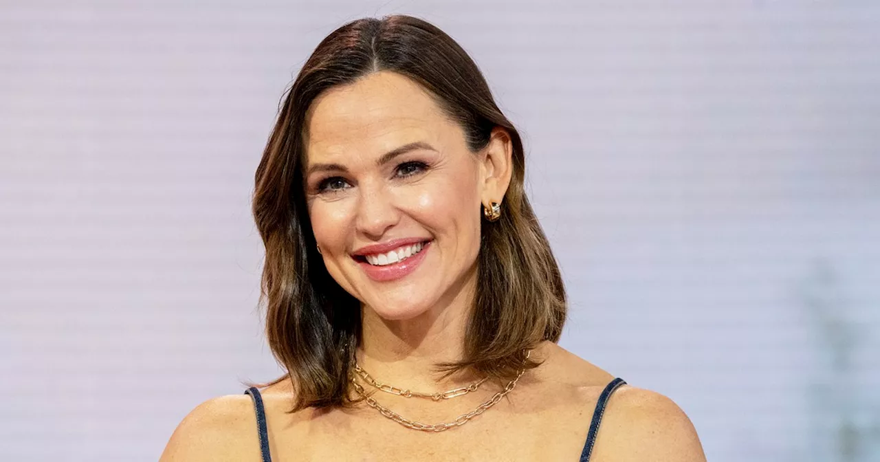 Jennifer Garner Has No Plans to Write a Cookbook (Exclusive)