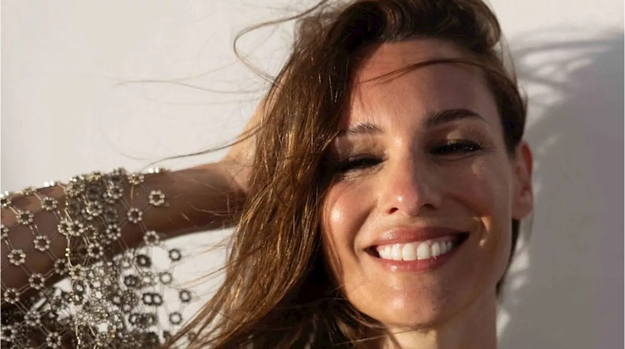 En medio del escándalo con Roberto García Moritán, Pampita posó al desnudo con un vestido transparente