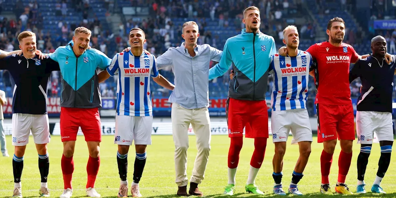 Van Persie brengt 'hosanna' in Heerenveen na historische zege