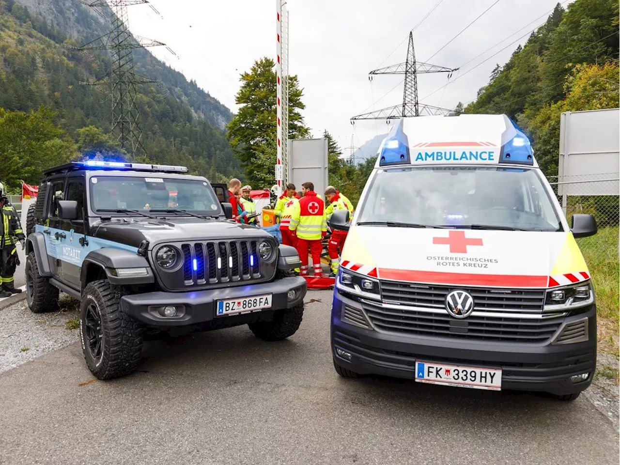 Auto auf der S16 von der Straße abgekommen