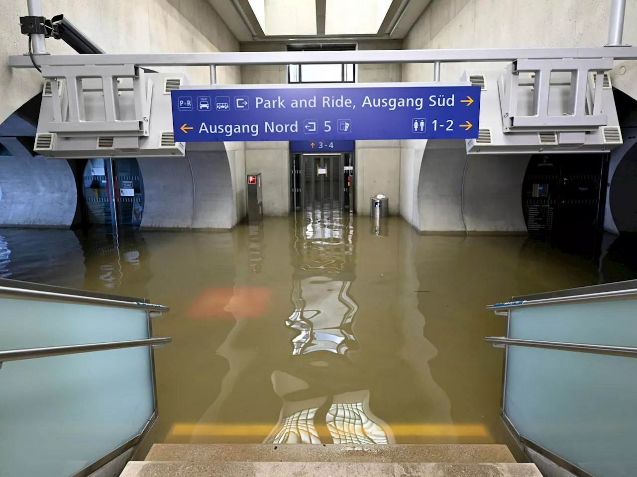 Bahnstrecke Wien - St. Pölten nach Hochwasser monatelang gesperrt