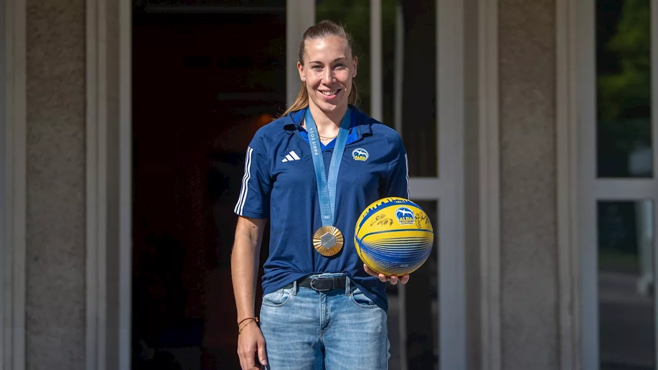 Oktoberfest: Svenja Brunckhorst bringt Gold-Medaille in kuriosem 'Versteck' mit