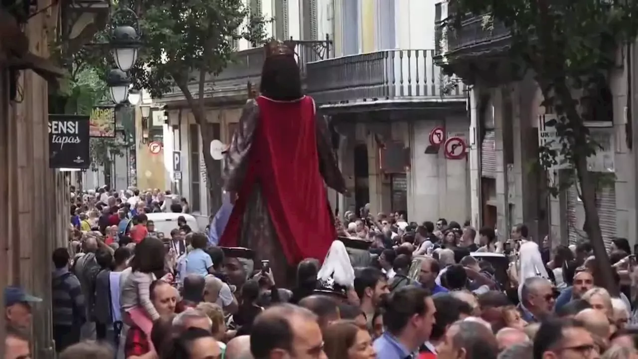 Illa, Rull y Collboni encabezan la comitiva de la Mercè desde la basílica al Ayuntamiento