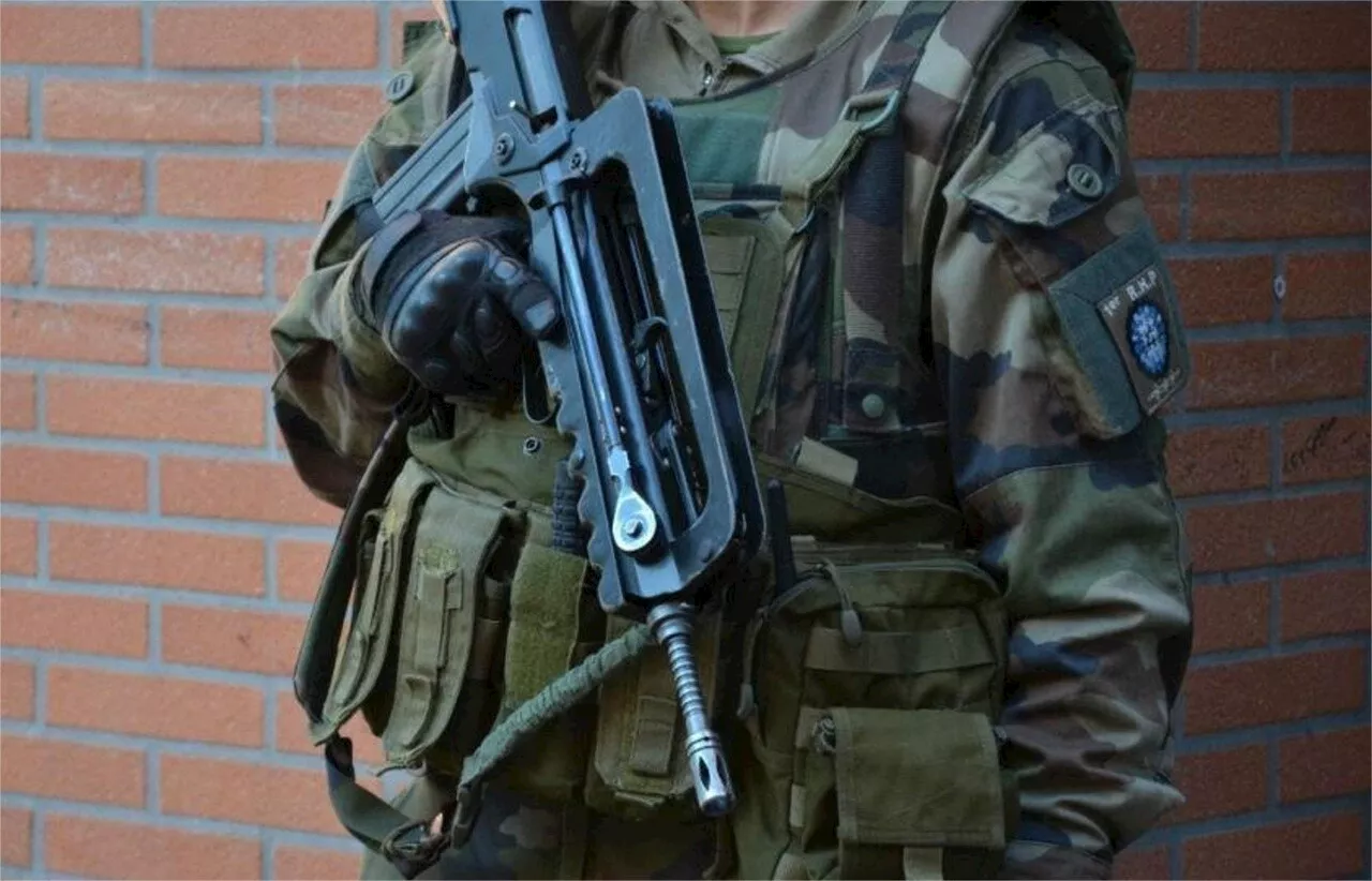 Un jeune sous-officier part armé pour l’abbaye de Fontevraud afin de « méditer »