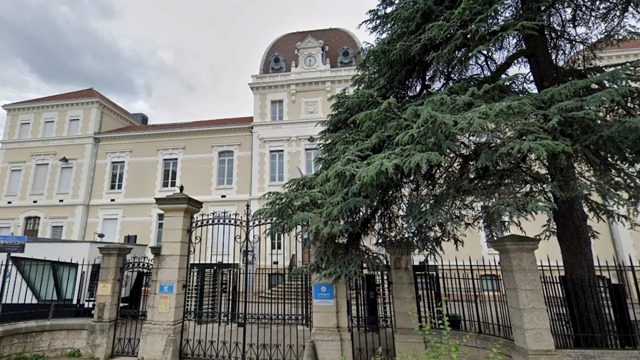 'On a besoin de plus de moyens': opération 'lycée mort' après l'agression d'un enseignant à Villeurbanne