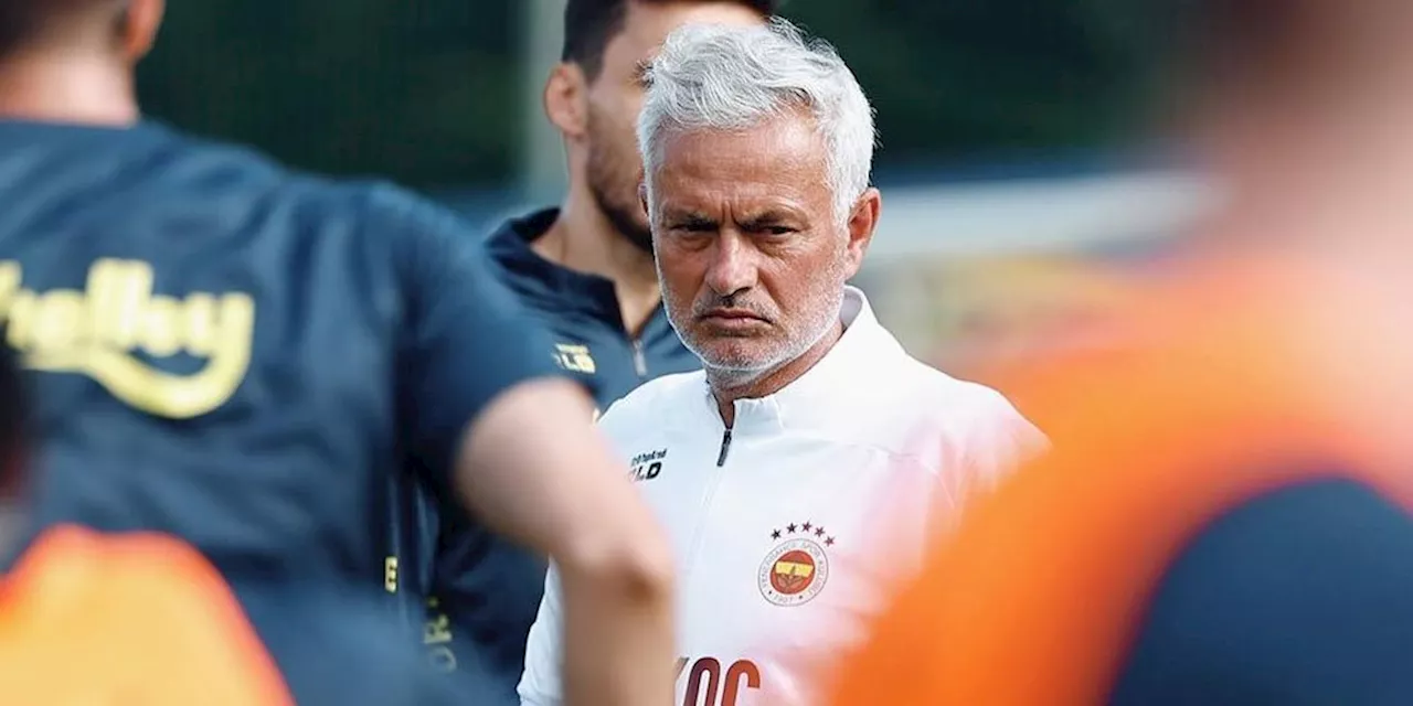 Ngambek Usai Fenerbahce Digasak Galatasaray, Jose Mourinho Disebut 'The Crying One'