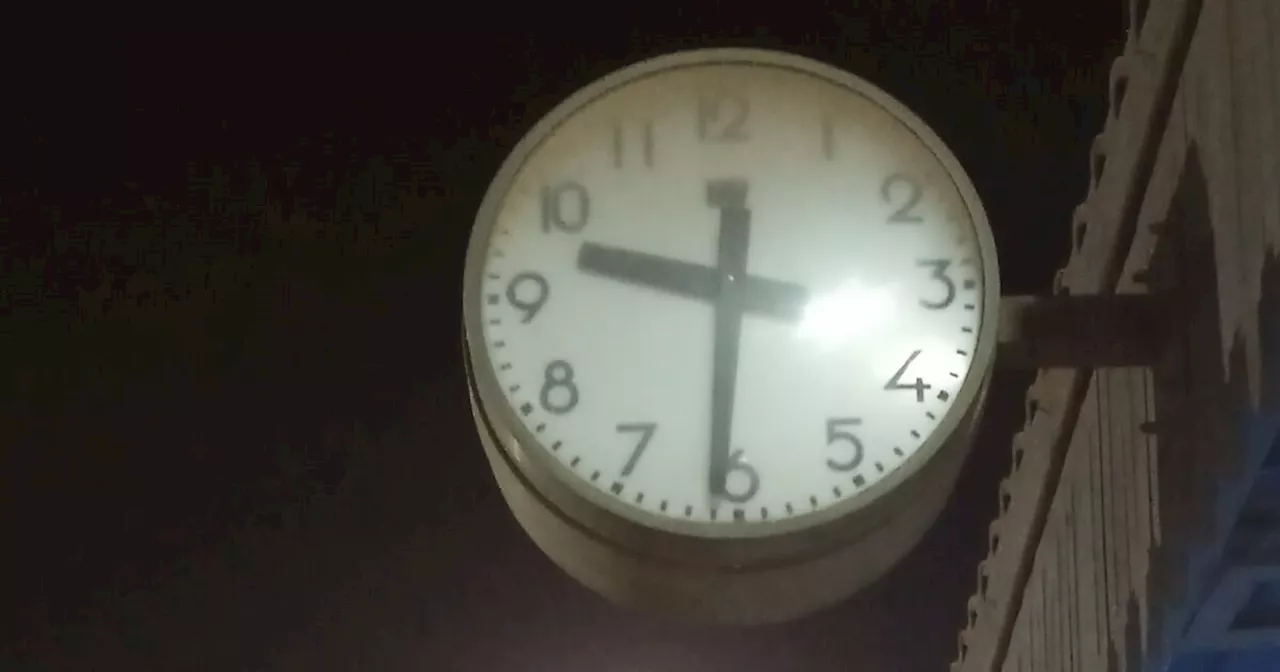 Hey Pandas, Post A Photo Of A Public Clock Wherever You Meet