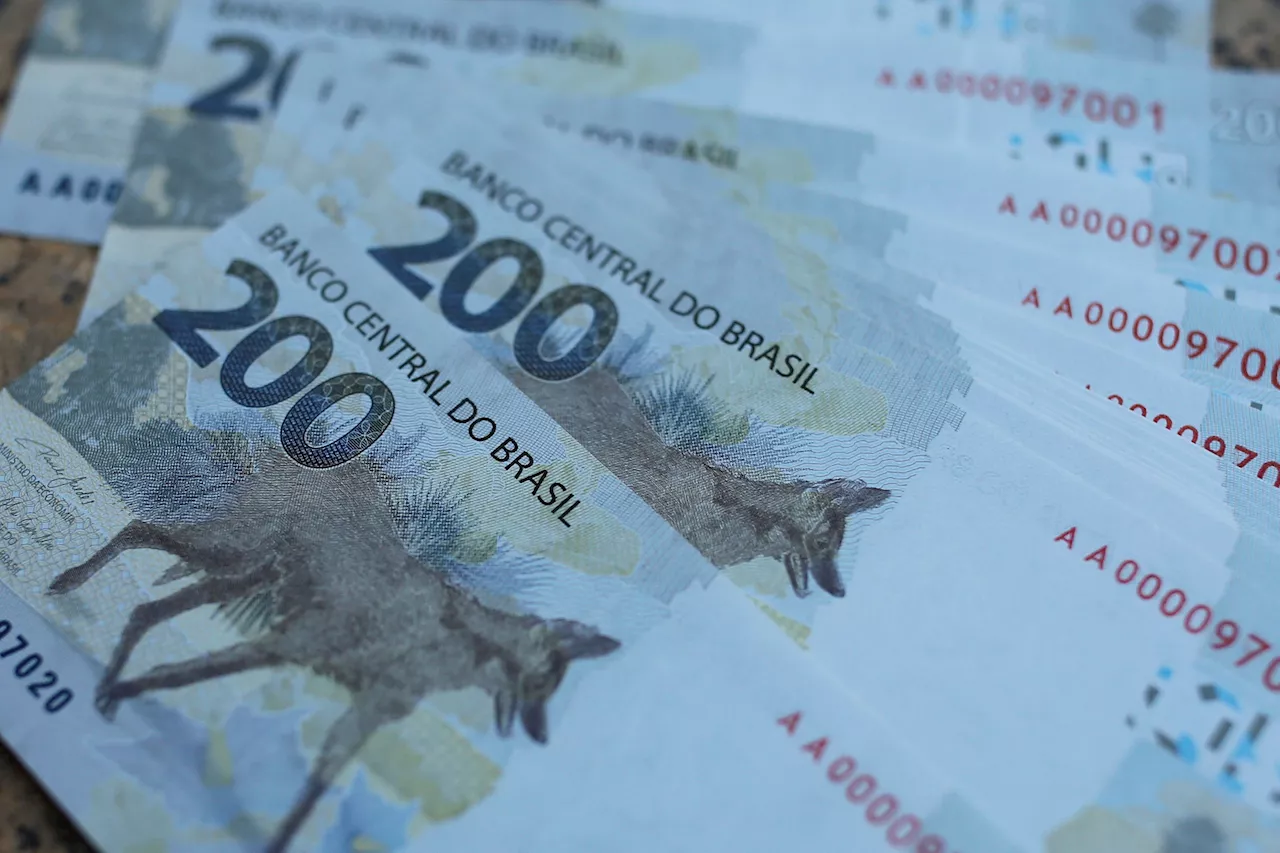 Beneficiários do Bolsa Família gastaram R$ 3 bi com “bets” em agosto, diz BC