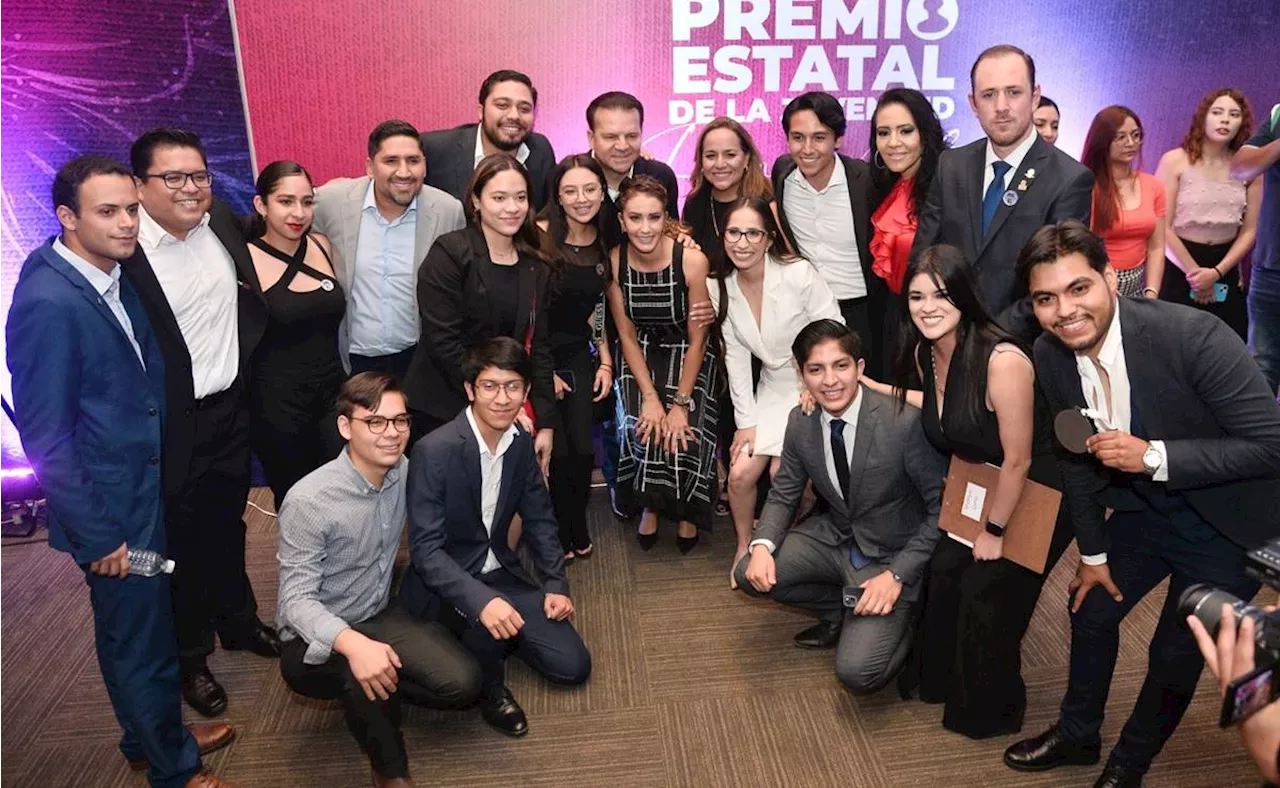 Gobernador de Durango galardona a 21 jóvenes en el Premio Estatal de la Juventud 2024