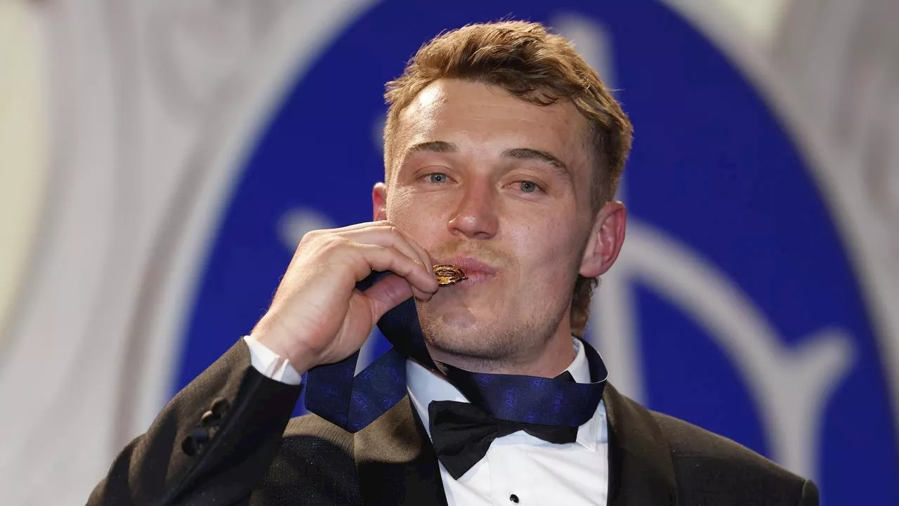 ‘$1m question’: Cripps reveals sales pitch to rival stars as Brownlow winner opens up on brutal review