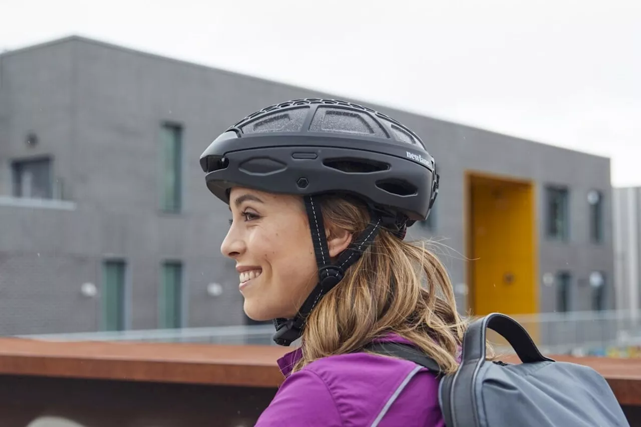 Pliable et très sûr, ce casque vélo est très pratique à transporter