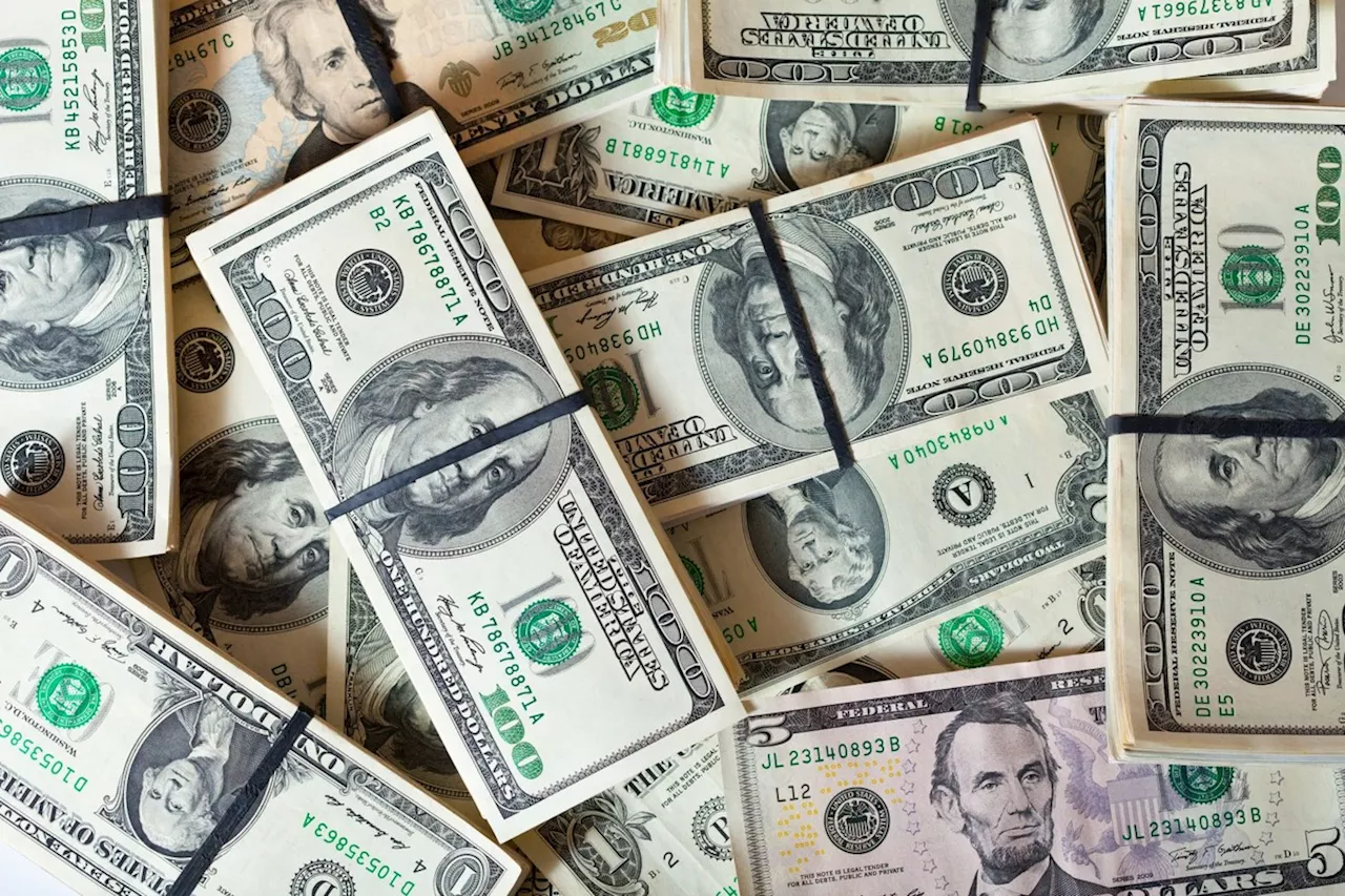 Dólar fecha em queda e vai a R$ 5,46, após ata do Copom; Ibovespa sobe