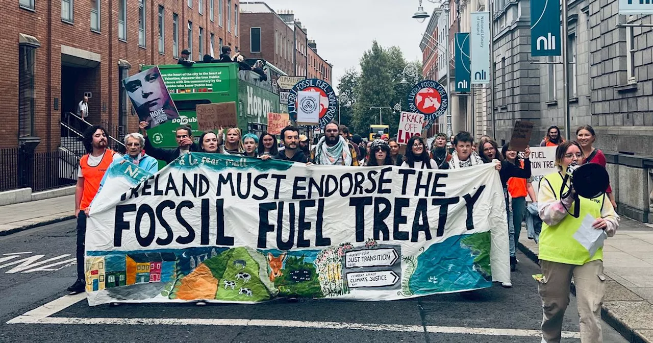 Hundreds march in Dublin demanding Ireland phase out fossil fuels