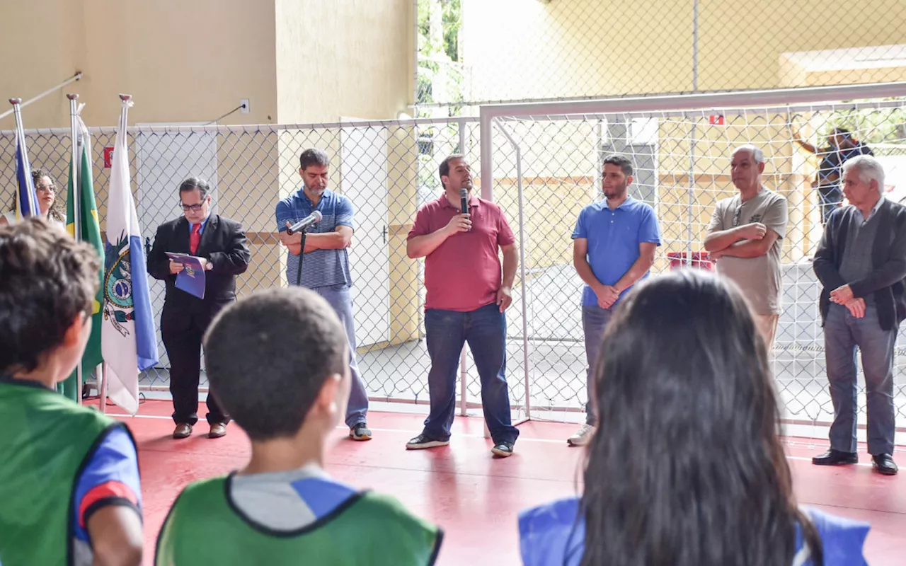 Prefeito de Paty entrega quadra esportiva na Maravilha