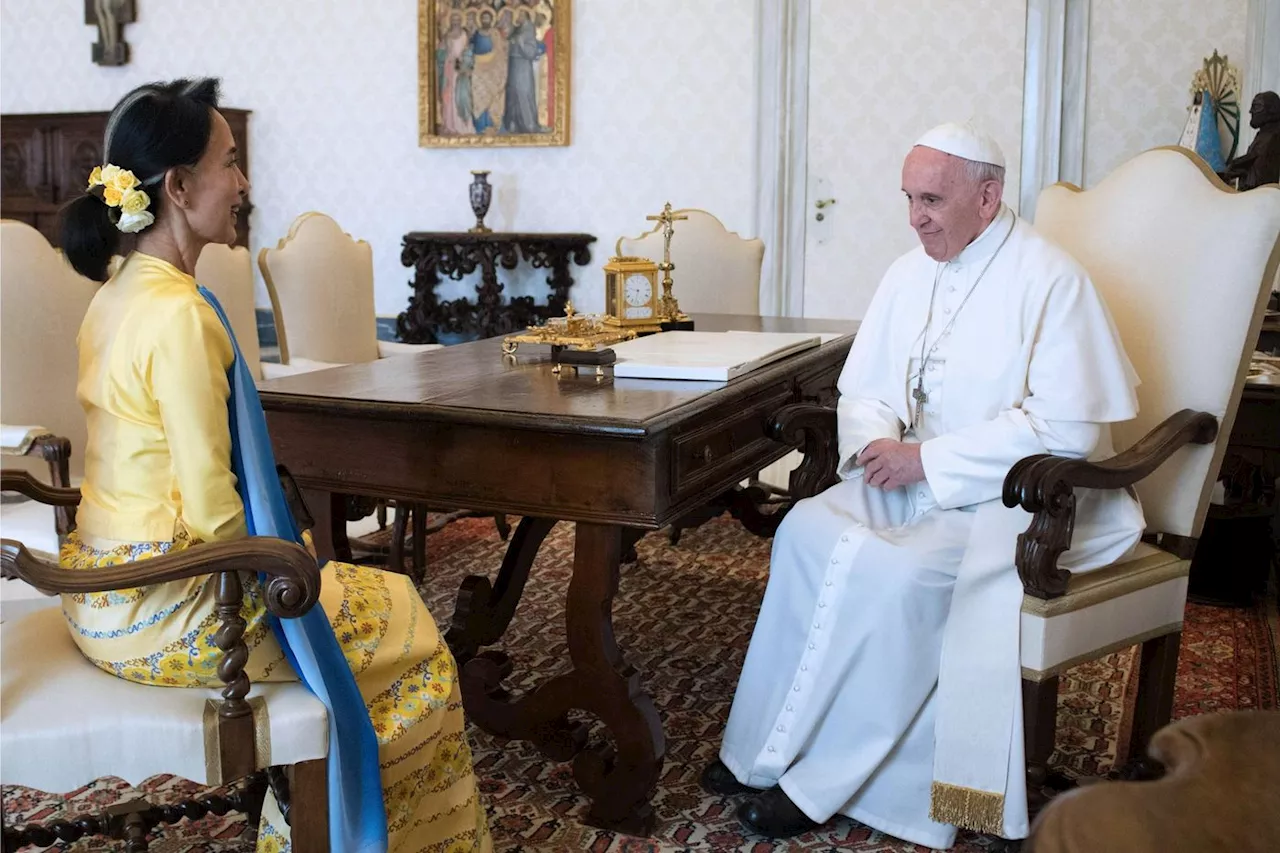 Vatican : le pape prêt à offrir l’asile à l’opposante birmane Aung San Suu Kyi