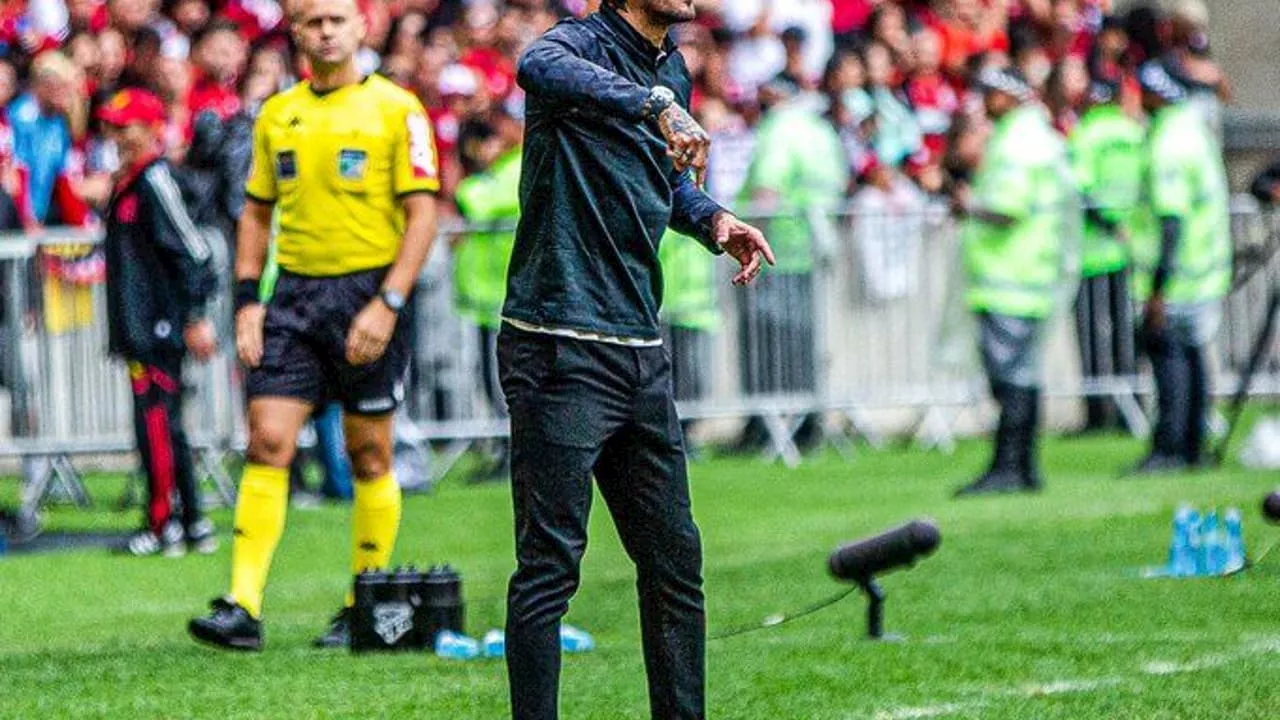 Athletico Paranaense anuncia Lucho González como novo técnico