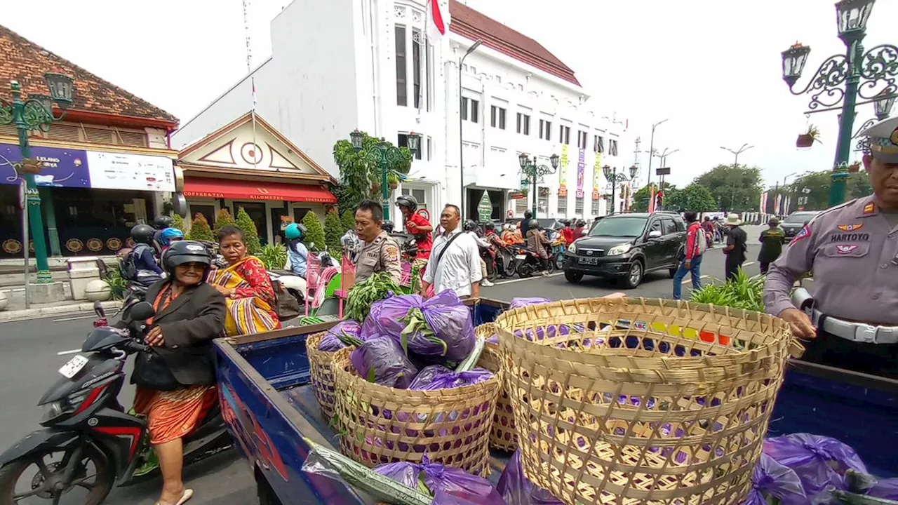 Hari Tani Nasional, Petani Yogyakarta Bagikan Sayuran Gratis