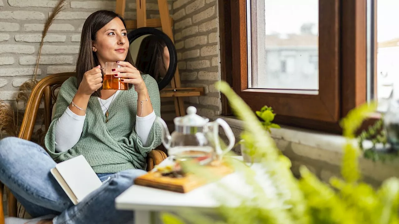 Insonnia addio: ecco erbe e tisane che aiutano a dormire meglio