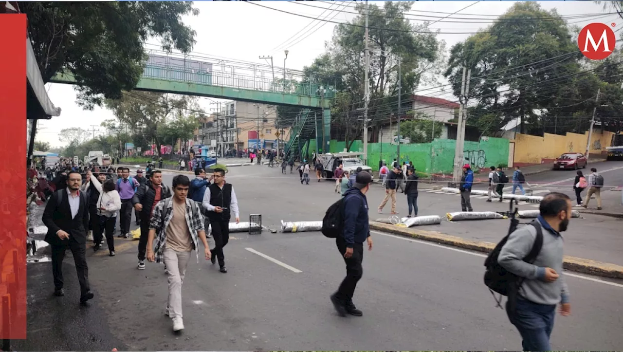 Habitantes de Álvaro Obregón bloquean avenida Camino Real por desabasto de agua