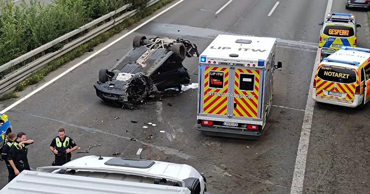 A2 zwischen Bielefeld und Herford gesperrt: Mann wird aus Auto geschleudert