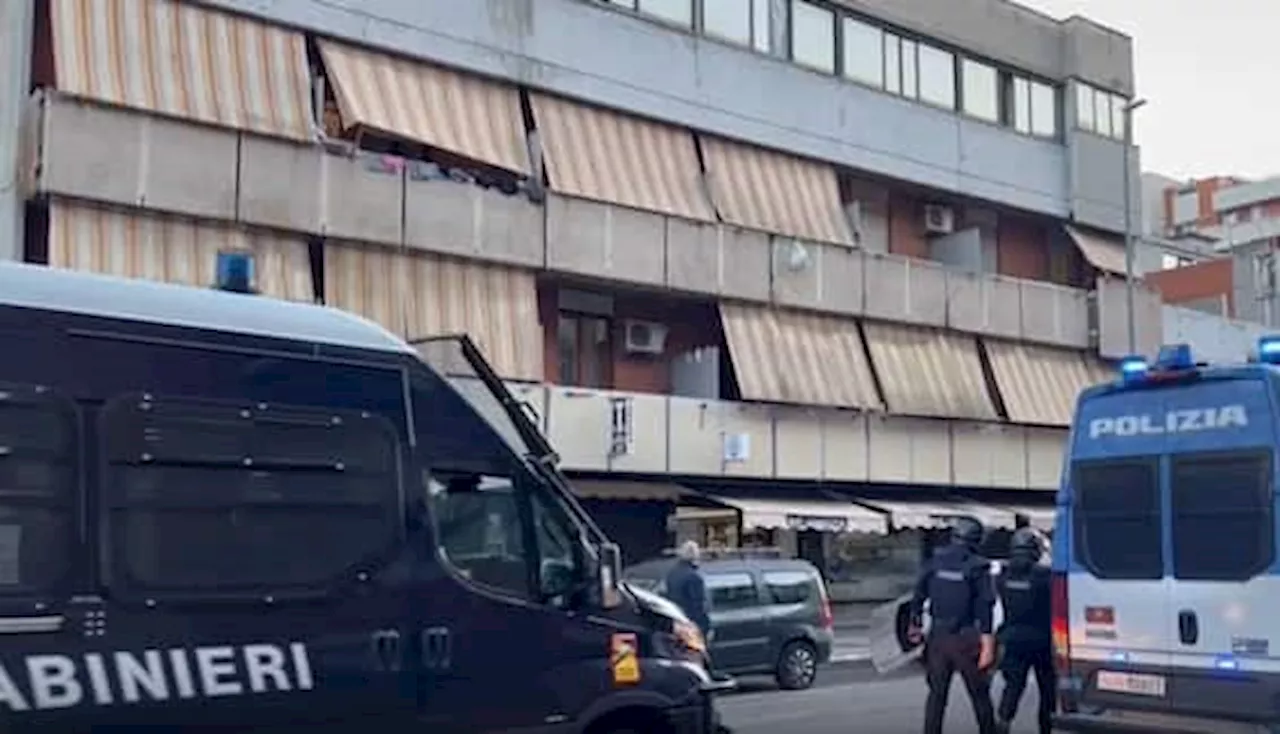 Roma, 150 persone sgomberate dall'ex hotel Cinecittà occupato