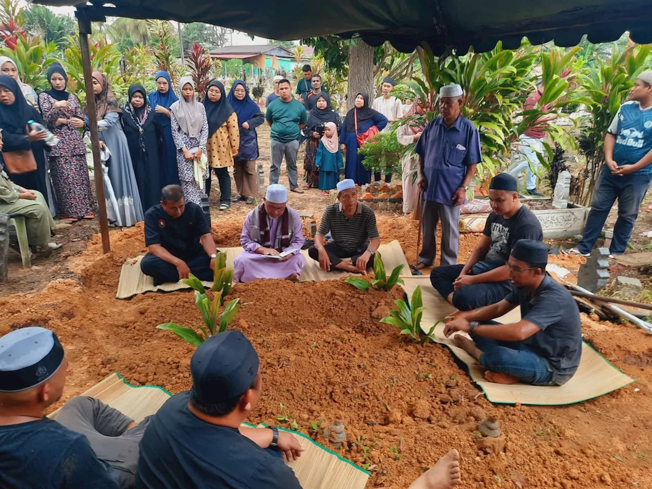 Siblings killed in Melaka motorcycle accident buried together