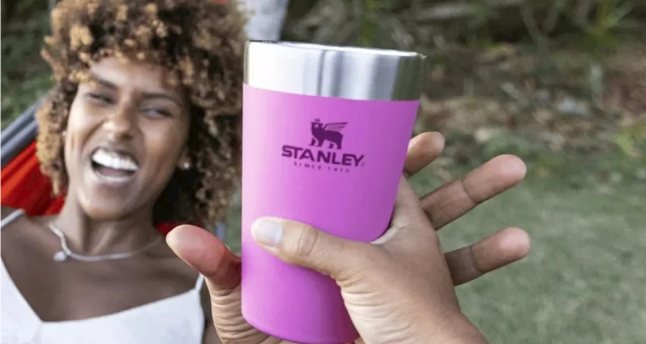 Copo Stanley a partir de R$ 87 na Amazon; veja lista de opções em oferta