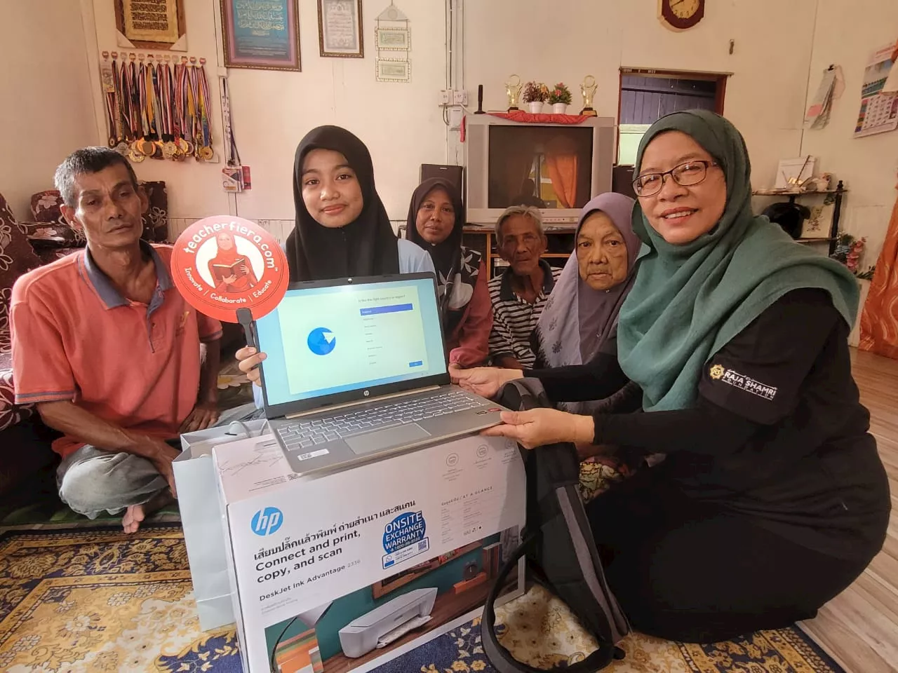 Rakyat Malaysia realisasi anak tukang cat sambung pengajian ke menara gading