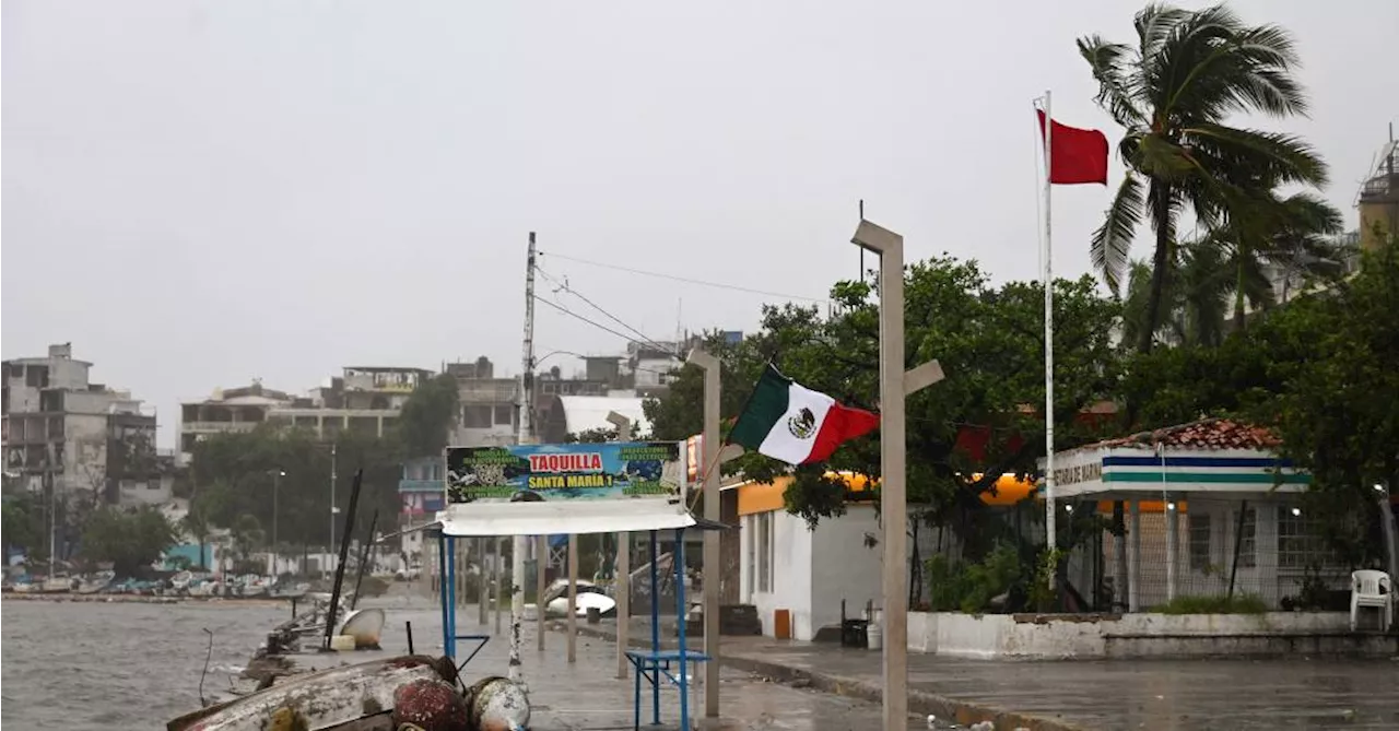 Furacão John atinge México, mata duas pessoas e deixa rastro de destruição